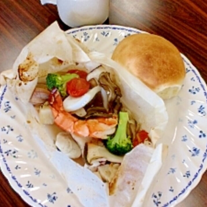 ちょっと奮発！”魚貝の紙包み焼き”